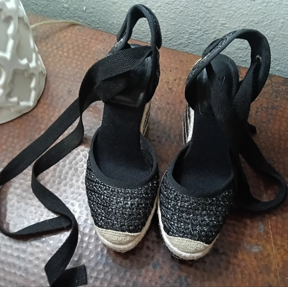 H&M Sz. 6 Black/Cream Striped Wedge-Heeled Espadrilles